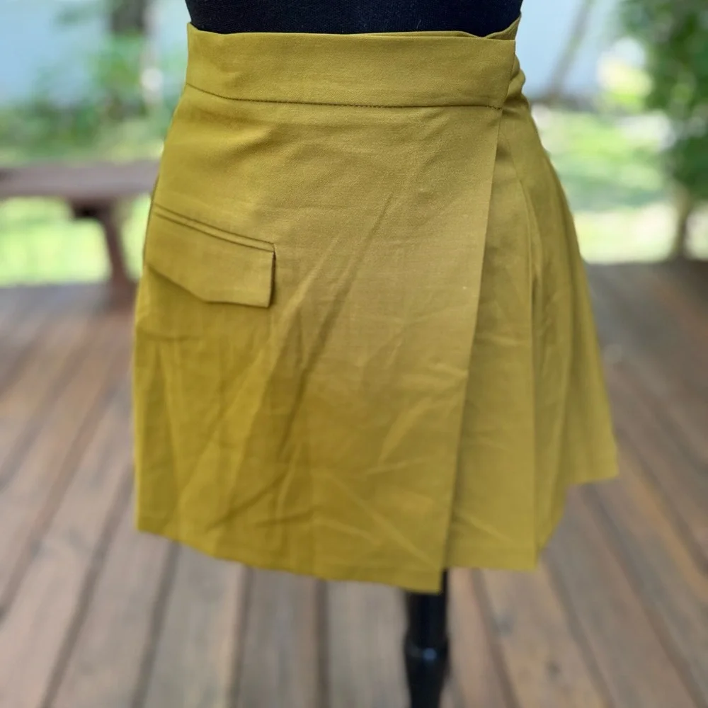 ASOS DESIGN Mustard Yellow Pleated Mini Skirt Wrap Front Flap Pocket US‎ 2